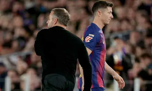 ليفاندوفسكي متردد بين ناديين قبل المواجهة الأخيرة مع مدرب برشلونة فليك
